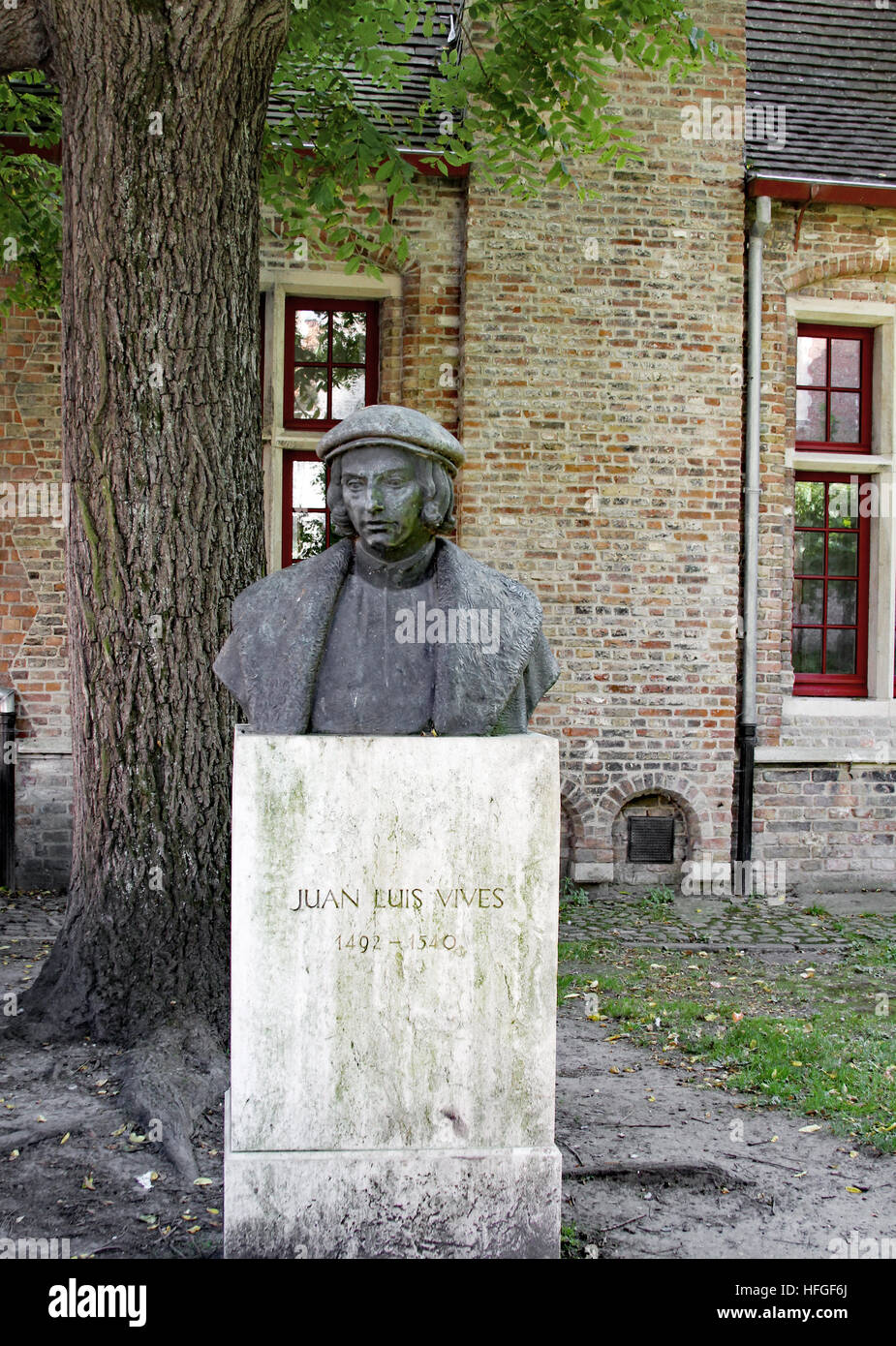 Brugge statue honoring Juan Luis Vives, sometimes considered 'father' of modern psychology. Born into a Spanish Converso family Stock Photo