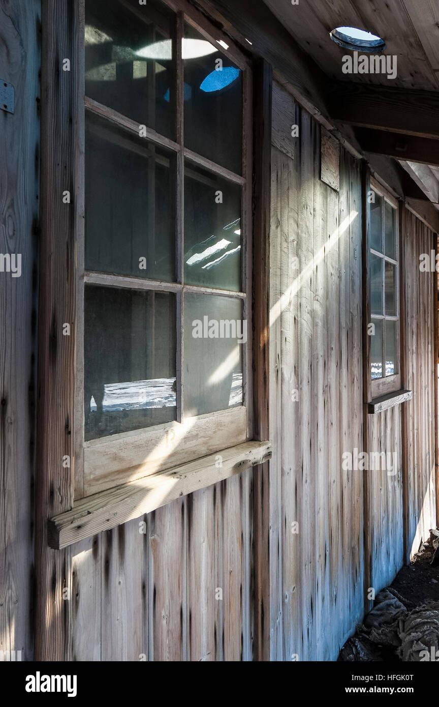 Robert falcon scotts hut hi-res stock photography and images - Alamy