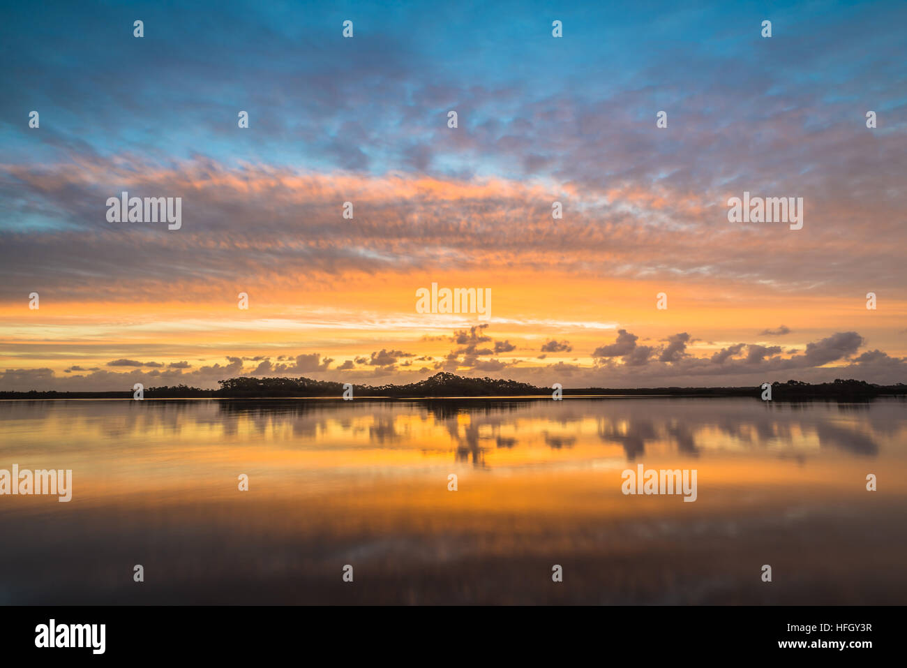 Colorful lake sky hi-res stock photography and images - Alamy
