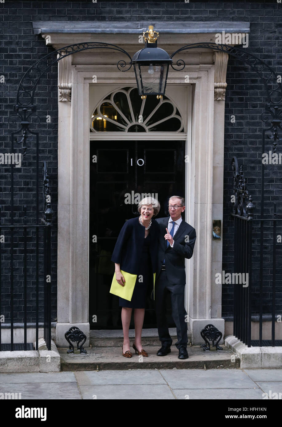 Beijing, China. 13th July, 2016. Britain's new Prime Minister Theresa May(L) and her husband pose for photos in front of 10 Downing Street in London, Britain on July 13, 2016. © Han Yan/Xinhua/Alamy Live News Stock Photo