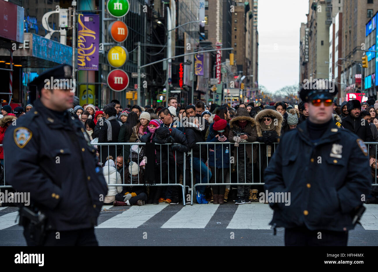 New York, USA. 31st Dec, 2016. Police officers stand guard at Times ...