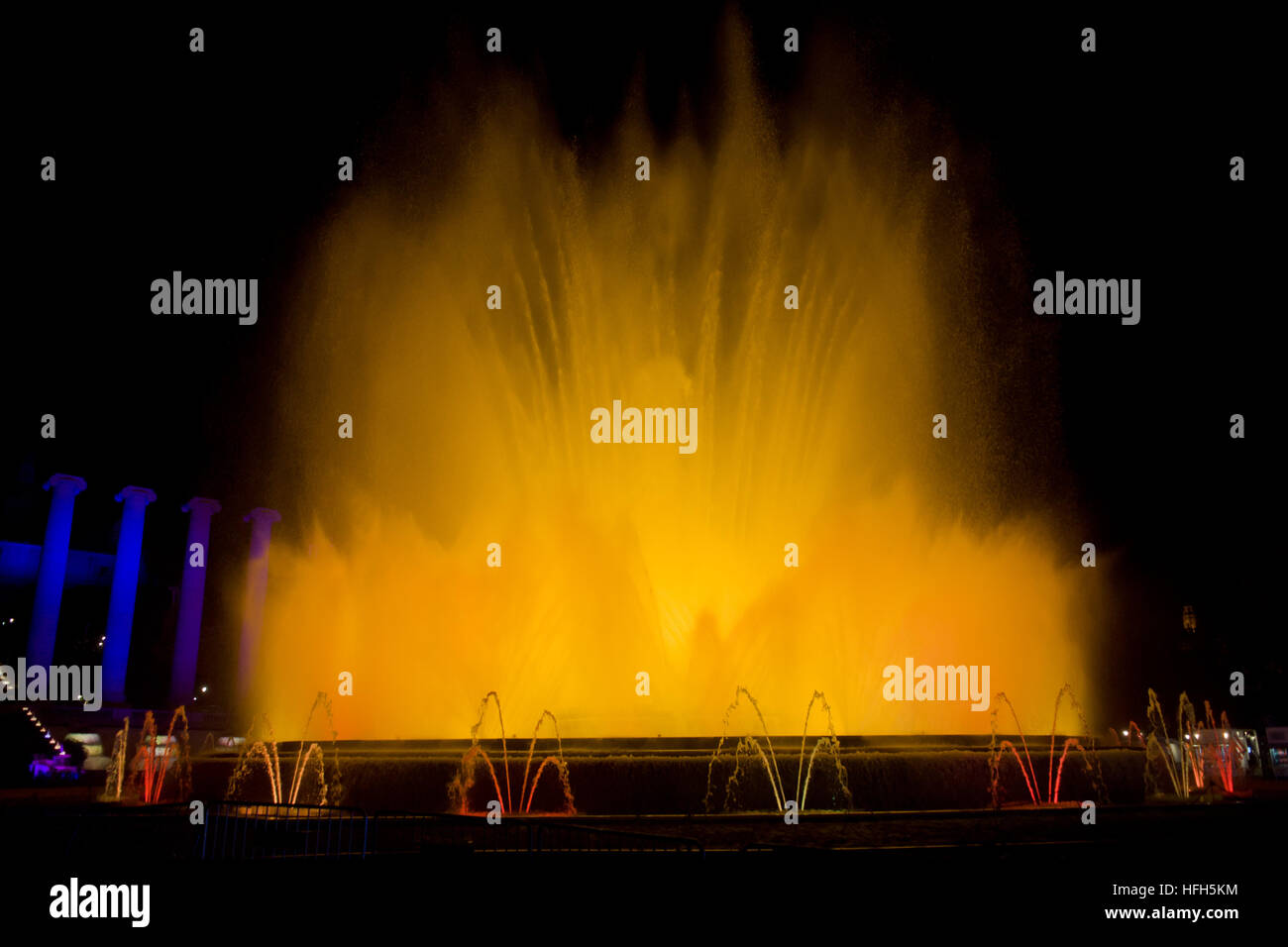 Barcelona, Catalonia, Spain. 31st December, 2016. Montjuic Magic Fountains perform a show of light, water and colour during New year's eve in Barcelona. Credit:  Jordi Boixareu/Alamy Live News Stock Photo