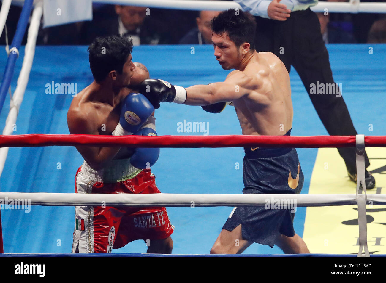 Ariake Coliseum, Tokyo, Japan. 30th Dec, 2016. (L-R) Bruno Sandoval ...