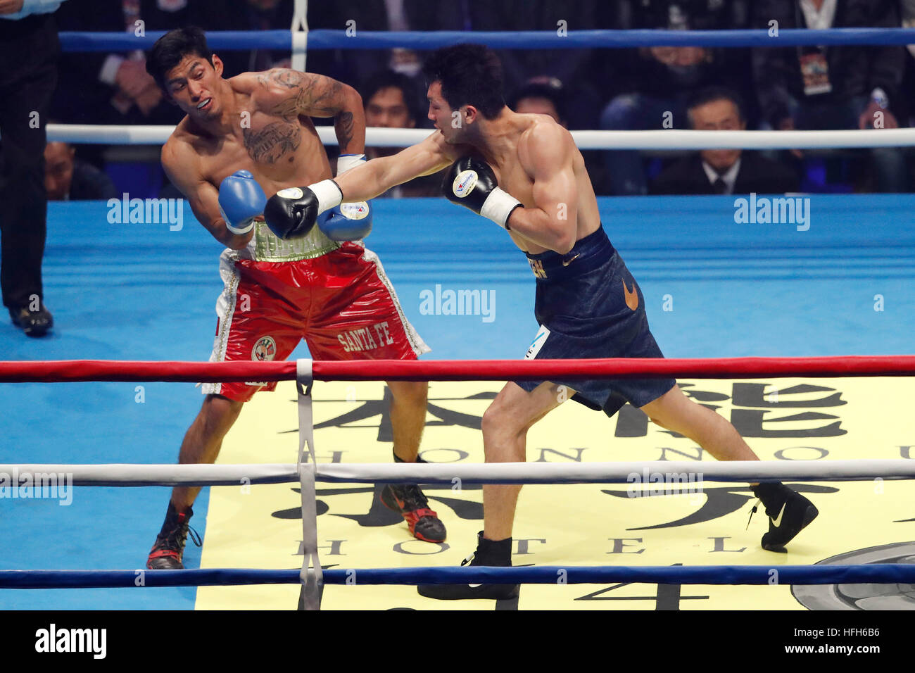 Ariake Coliseum, Tokyo, Japan. 30th Dec, 2016. (L-R) Bruno Sandoval ...