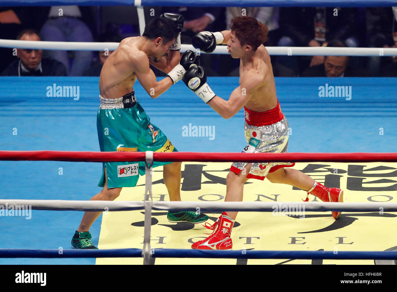 Ariake Coliseum, Tokyo, Japan. 30th Dec, 2016. (L-R) Kohei Kono, Naoya ...