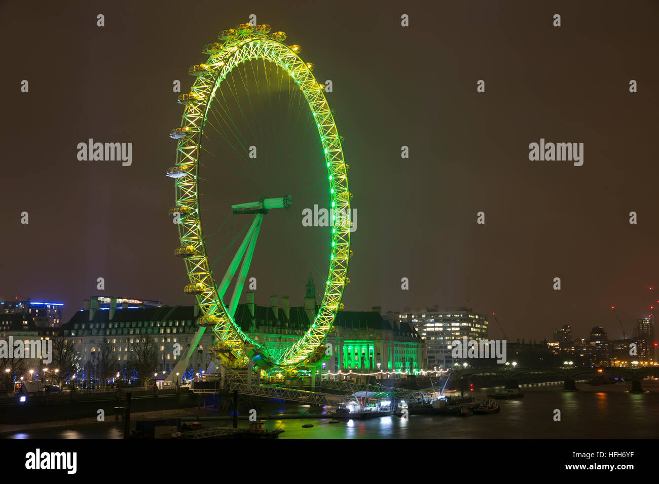 London, UK. 31st Dec, 2016. London Eye was Êilluminated on New Years Eve with various coloured lights before the spectacular annual firework display at midnight © Keith Larby/Alamy Live News Stock Photo