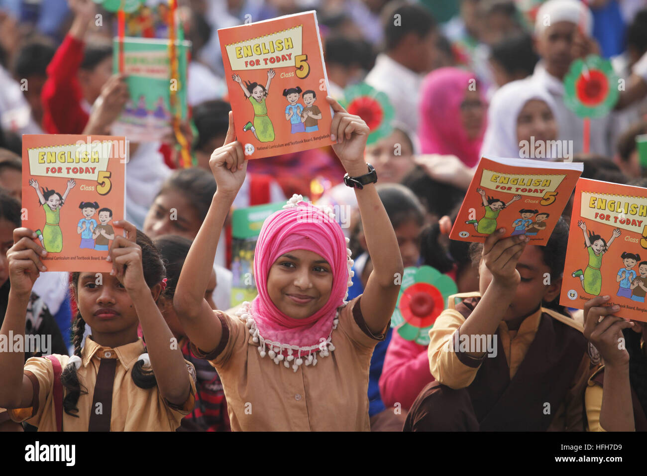 Dhaka, Bangladesh. 1st Jan, 2017. Bangladeshi students rise up new
