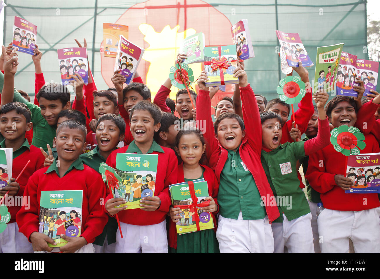 Dhaka, Bangladesh. 1st Jan, 2017. Bangladeshi students rise up new