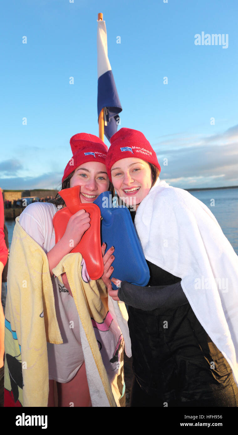 Dundee, Scotland, UK. 1st Jan, 2017. New Years Day 'Dook' Broughty Ferry, Dundee, UK. 1st Jan, 2017. swimmers in fancy dress prepare to jump into freezing waters of The River Tay © Derek Allan/Alamy Live News Stock Photo