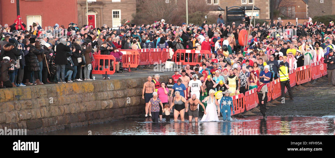 Dundee, Scotland, UK. 1st Jan, 2017. New Years Day 'Dook' Broughty Ferry, Dundee, UK. 1st Jan, 2017. swimmers in fancy dress prepare to jump into freezing waters of The River Tay © Derek Allan/Alamy Live News Stock Photo