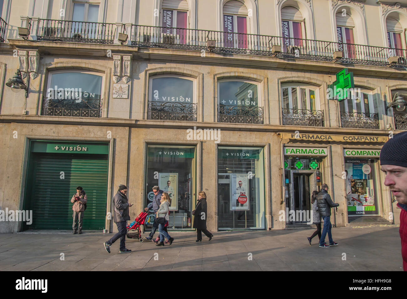 Madrid, Spain. 1st January 2017. Madrid 1th juanuary 2017 First day of 2017 on the streets in Madrid, Spain. In the picture a pharmacy in puerta del sol Madrid Credit: Alberto Sibaja Ramírez/Alamy Live News Stock Photo