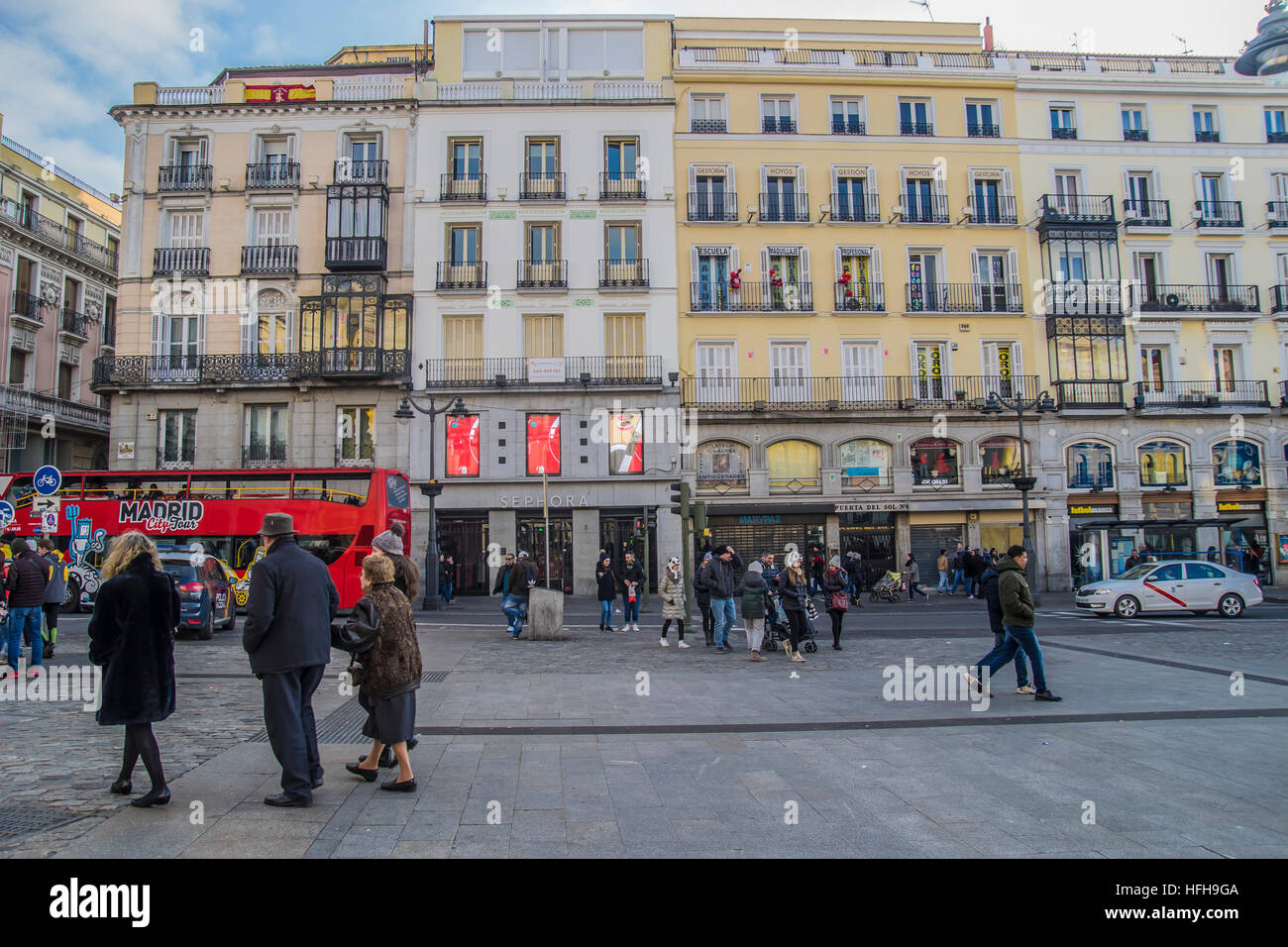 Madrid, Spain. 1st January 2017. Madrid, January 1th 2017 First day of 2017 on the streets in Madrid, Spain. in the picture people in square puerta del sol. Credit: Alberto Sibaja Ramírez/Alamy Live News Stock Photo