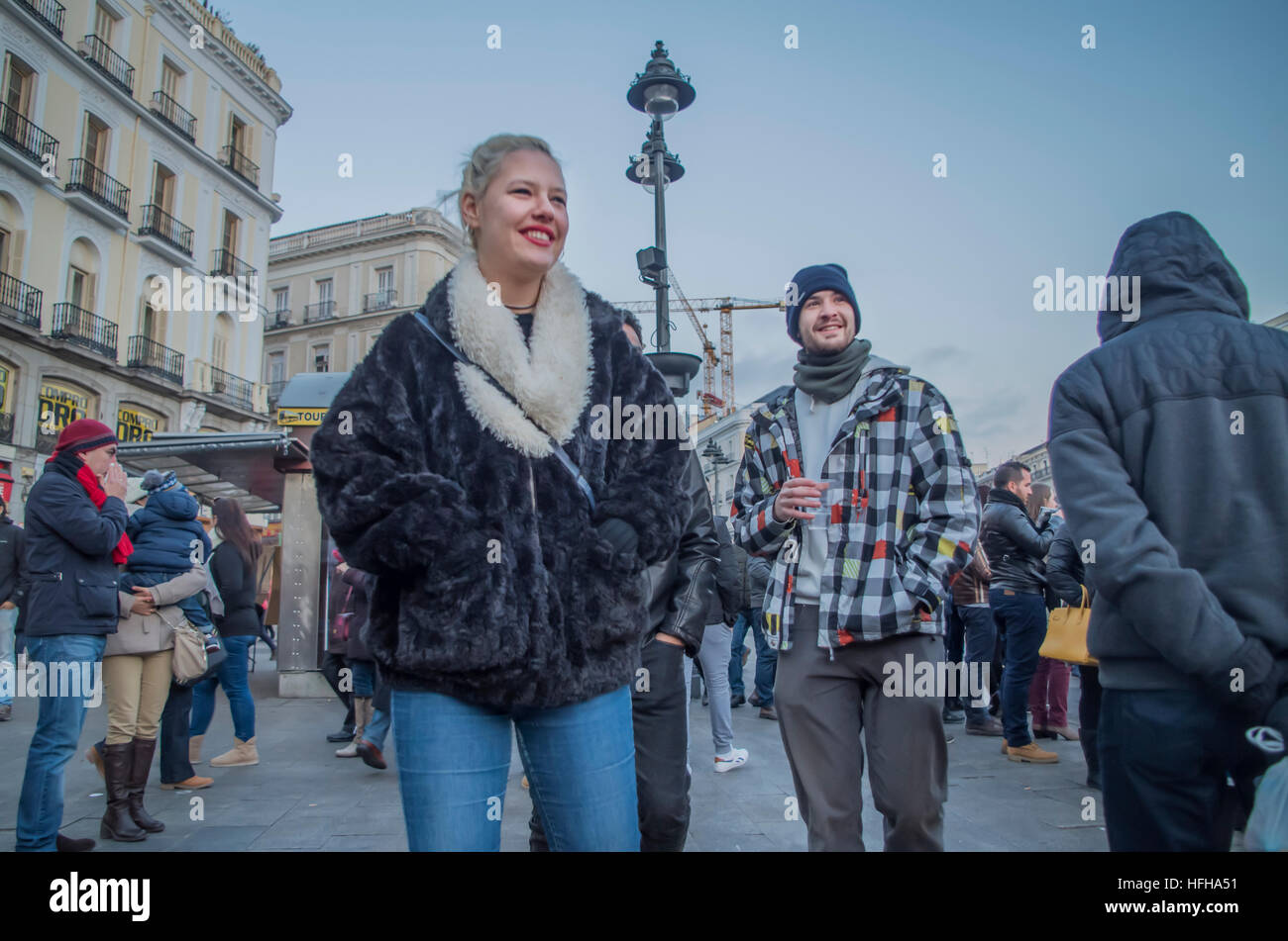 Madrid, Spain. 1st January, 2017. Despite the extremely cold weather, Madrid's citizens went out to the city center on the fist day of 2017. Credit: Lora Grigorova/Alamy Live News Stock Photo