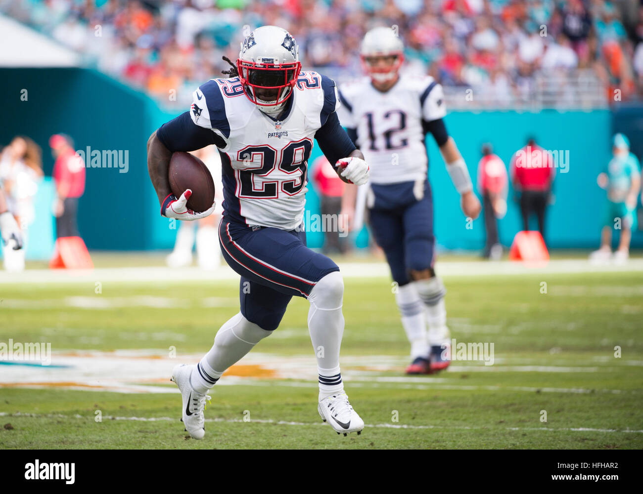 Miami Gardens, Florida, USA. 01st Jan, 2017. New England Patriots Running Back LeGarrette Blount (29) runs with ball during the NFL football game between the New England Patriots and the Miami Dolphins on January 1st 2017, at the Hard Rock Stadium in Miami Gardens, FL. © Action Plus Sports/Alamy Live News Stock Photo