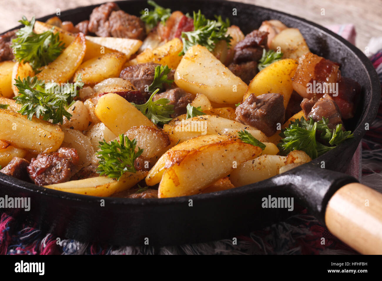 https://c8.alamy.com/comp/HFHFBH/rustic-food-fried-potatoes-with-meat-and-bacon-in-a-pan-close-up-horizontal-HFHFBH.jpg