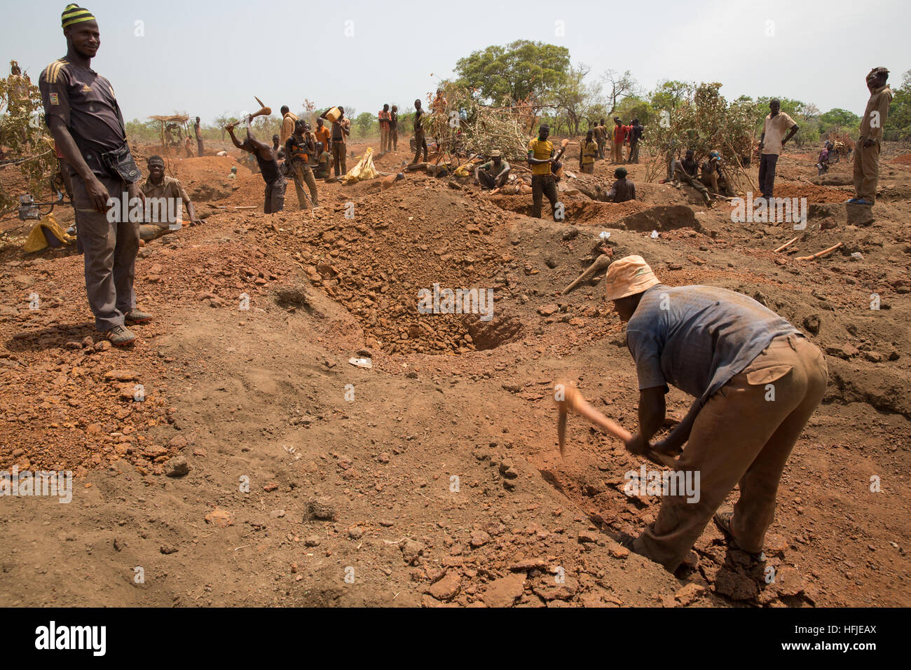 Sanana gold mine, Guinea, 2nd May 2015; Miners digging their plots in the dry-season heat. Stock Photo