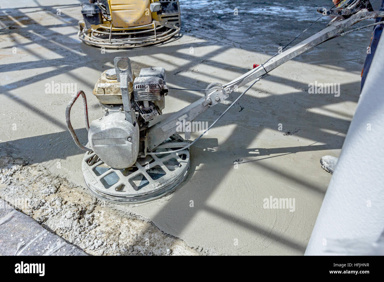 Self leveling power trowel machine, sander, for smoothing surface to