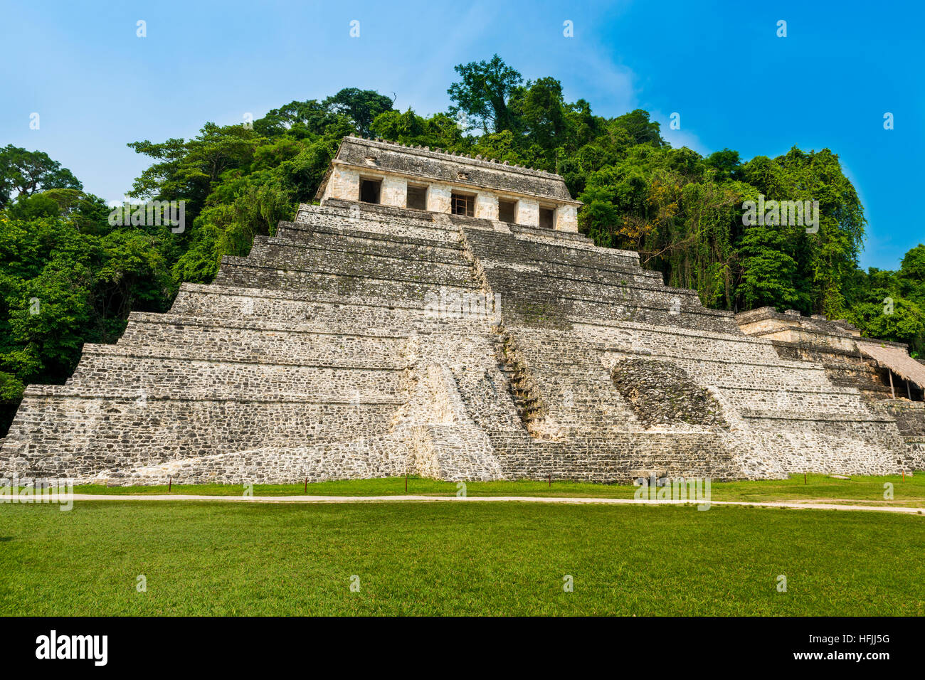 View of the Temple of Inscriptions in the ancient Mayan city of Palenque, Chiapas, Mexico Stock Photo