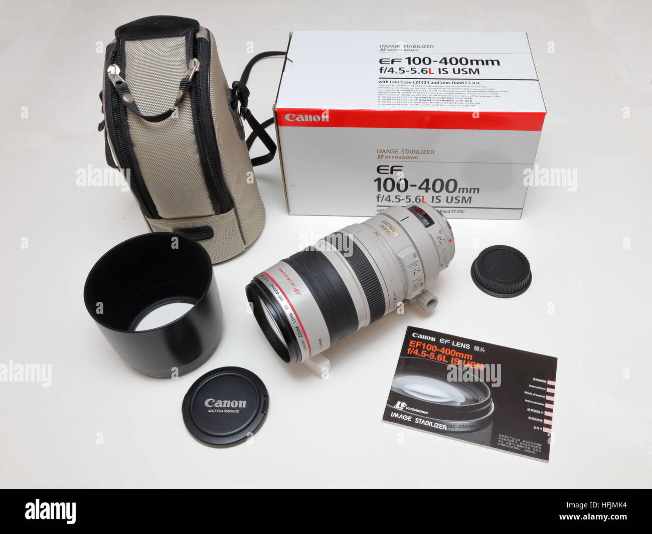 partij Troosteloos krans Canon EF 100-400mm telephoto zoom lens with lens caps, hood, carry case,  storage box and instruction booklet - from around 1998 Stock Photo - Alamy