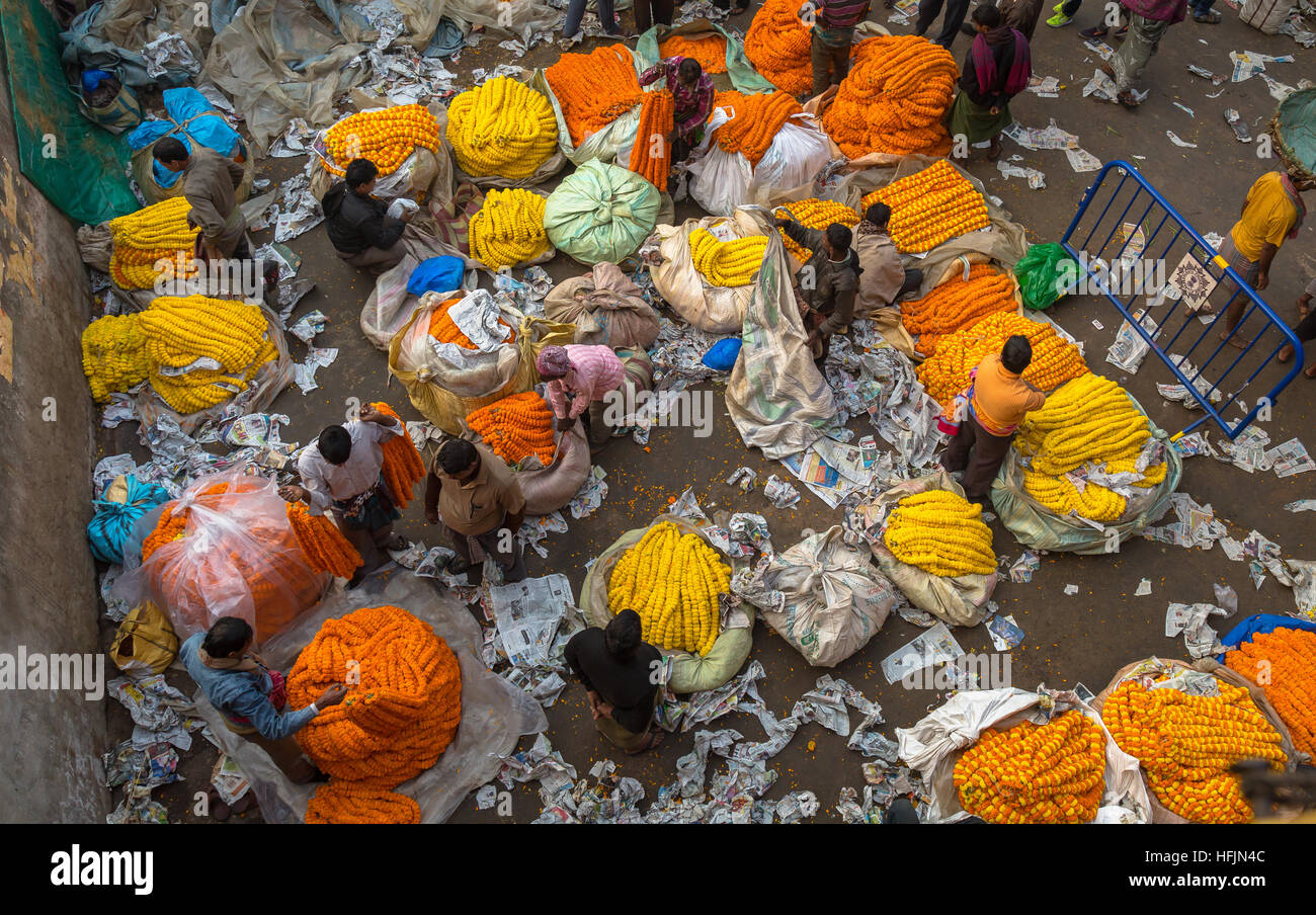 Local Indian flower market at Mallick ghat near Howrah bridge busy with buyers sellers and vendors. Stock Photo