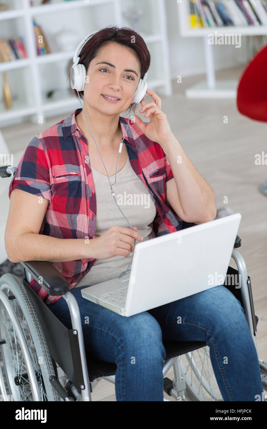 woman in wheelchair using computer Stock Photo - Alamy