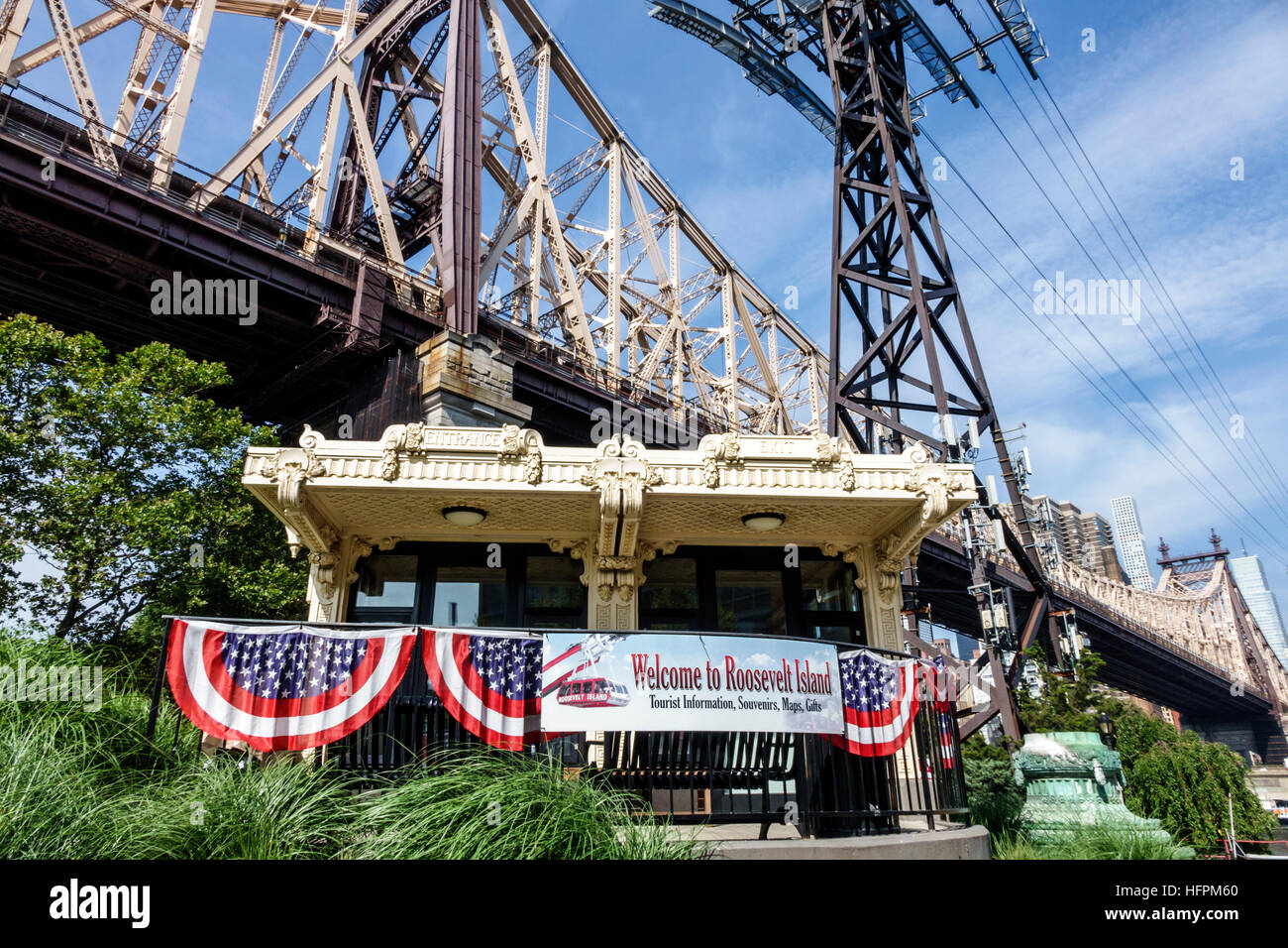 New York City,NY NYC East River,Roosevelt Island Tram,commuter aerial tramway,Ed Koch Queensboro Bridge,tourist information center,centre,NY160723006 Stock Photo
