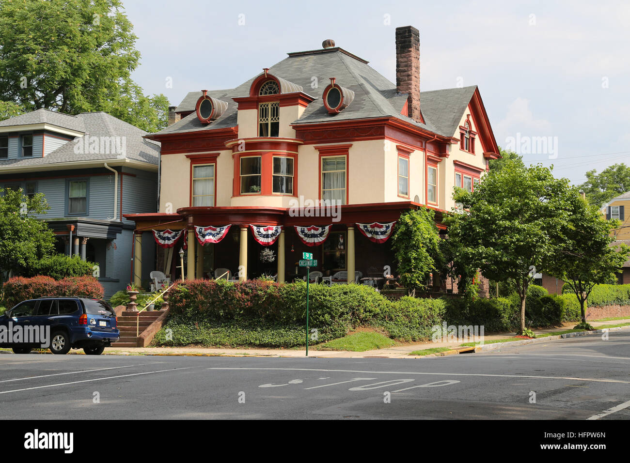 Chestnut Street home Stock Photo Alamy