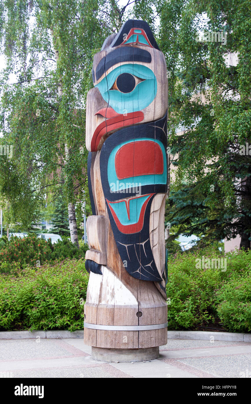 Standing totem pole hi-res stock photography and images - Alamy
