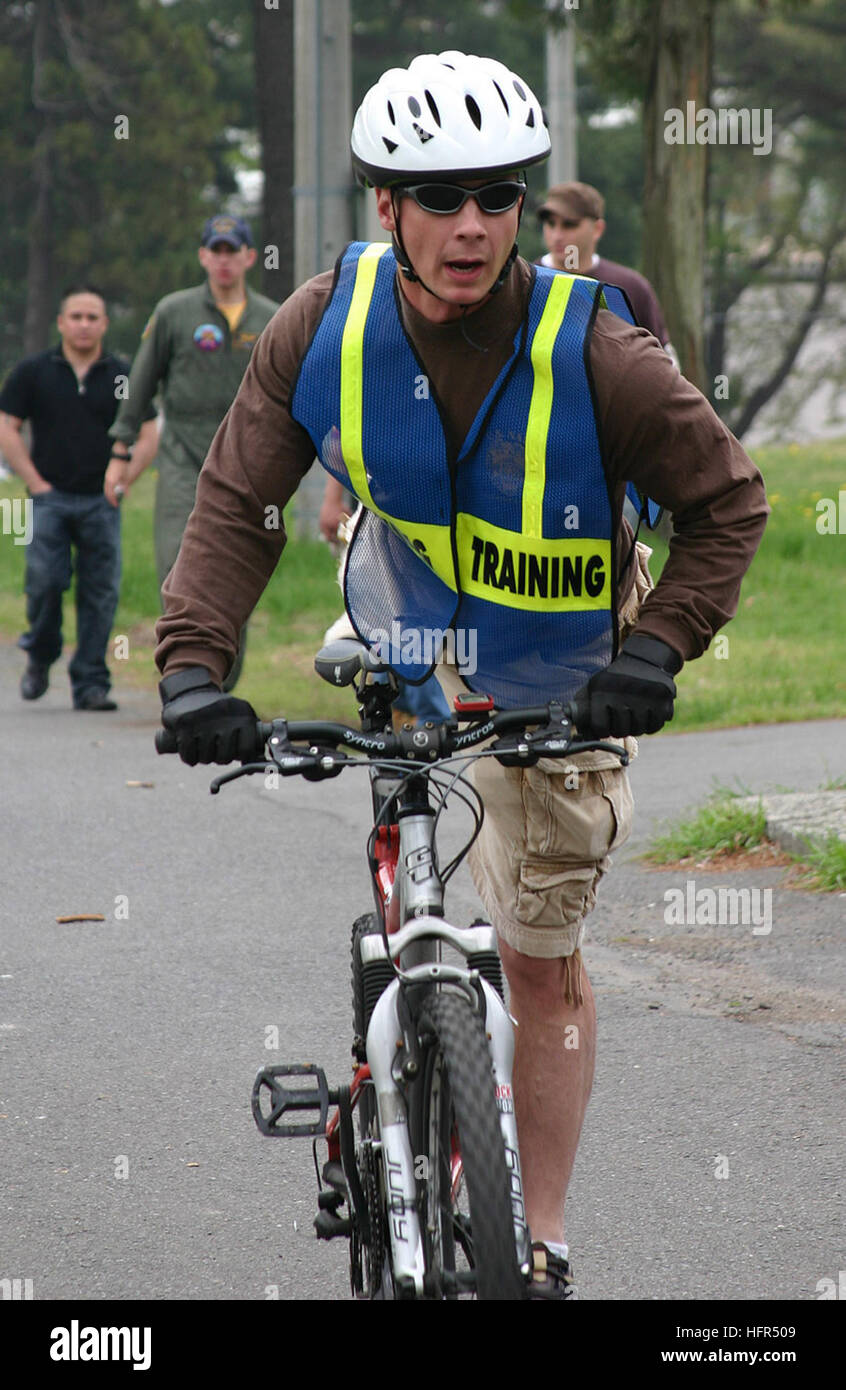 060419-N-4270H-004 Atsugi, Japan (April 19, 2006) Ð Master-at-Arms 2nd Class Marcus Sintoni demonstrates a rolling dismount at Naval Air Facility (NAF) Atsugi Security Department's Bike Patrol Training Academy. The weeklong program, held in Atsugi's Ranger Park, taught the future bike patrollers basic safety procedures and various advanced techniques, such as high-speed dismounting and off-terrain pursuit. The bicycle program offers the patrolman greater mobility than a motorized vehicle, and provides friendlier interaction opportunities with local community members. U.S. Navy photo by Pat Hal Stock Photo