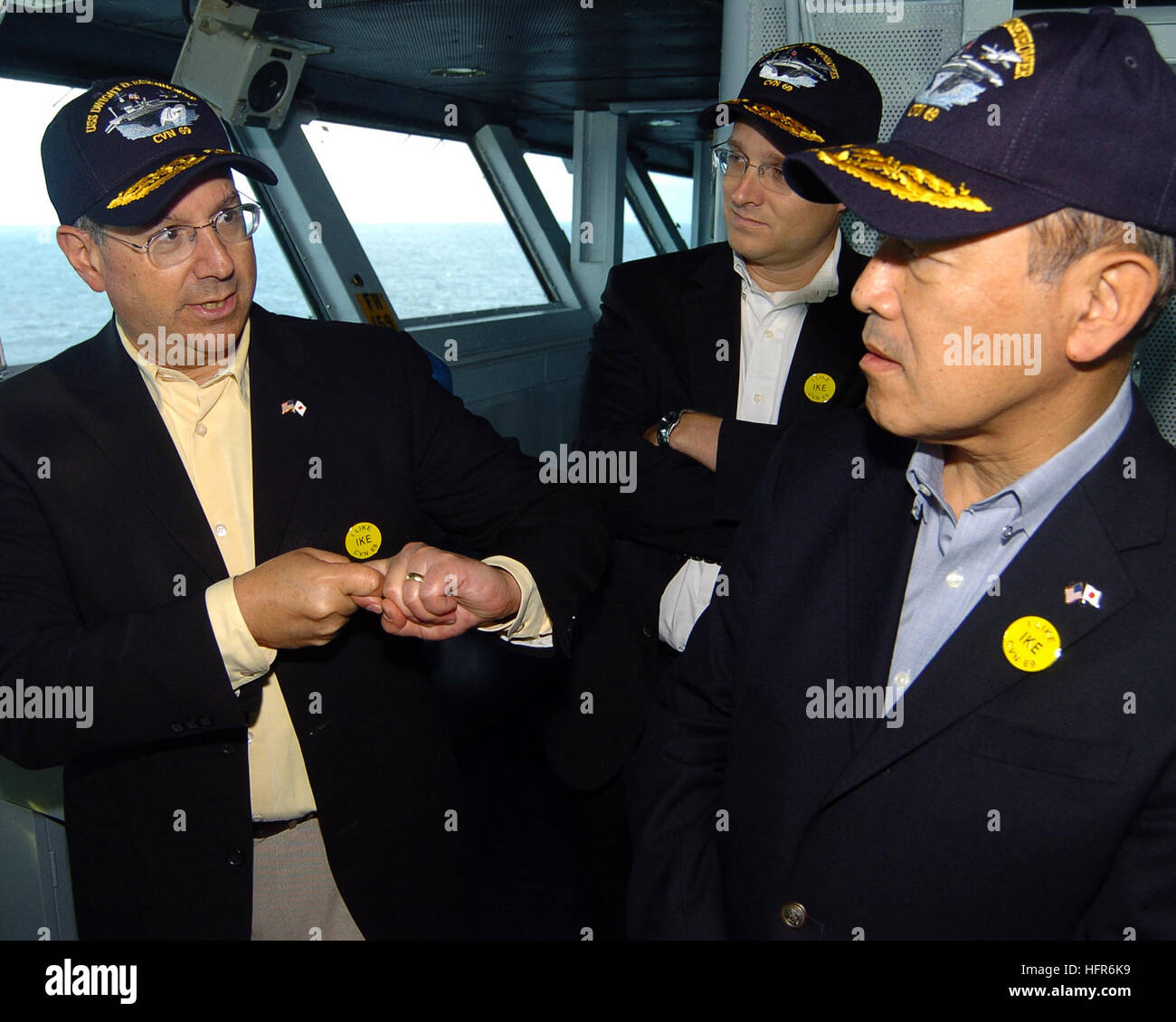 080917-N-6604E-001 Atlantic Ocean (Sept. 17, 2008) The Secretary of the Navy, Dr. Donald C. Winter (left), discusses catapult operations with Japanese Ambassador to the United States, Ichiro Fujisaki (right), on IKE's Navigation Bridge yesterday. Secretary Winter, Ambassador Fujisaki and Deputy Under Secretary of the Navy Marshall Billingslea (center), visited USS Dwight D. Eisenhower (CVN 69), to observe the strike group at sea. (U.S. Navy Photo by Mass Communication Seaman Apprentice Bradley Evans/Released) US Navy 080917-N-6604E-001 ecretary of the Navy the Honorable Dr. Donald C. Winter, l Stock Photo