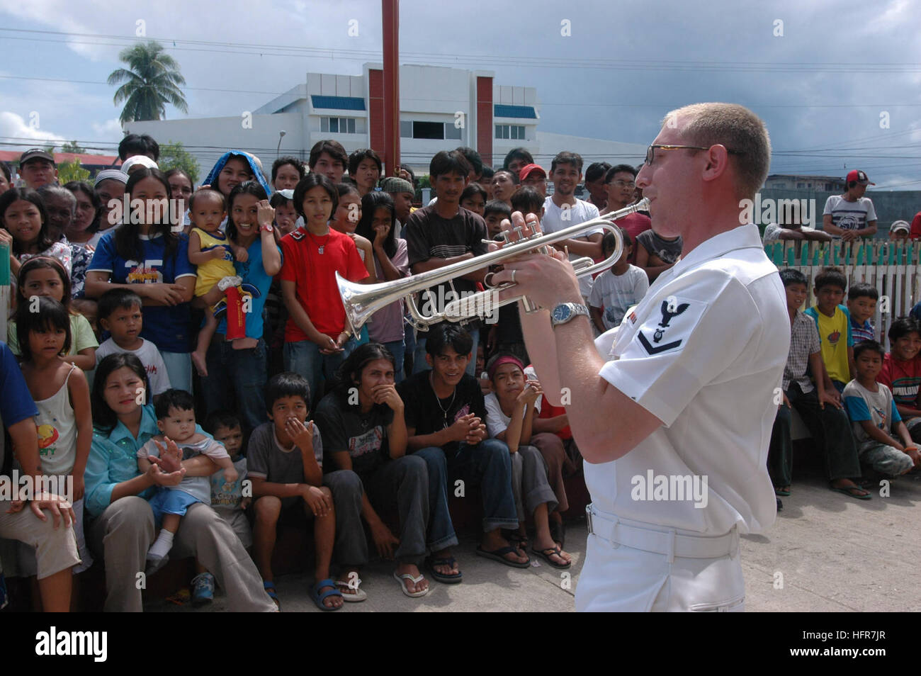 060612-N-2832L-004 Tawi Tawi, Philippines (June 12, 2006) - Navy Musician 3rd class Jamie Kaufman, of Dayton, Ohio, is a trumpet player for the U.S. Navy Show Band embarked with the Medical Treatment Facility aboard the U.S. Military Sealift Command (MSC) Hospital Ship USNS Mercy (T-AH 19), performs a solo for on lookers at the Datu Halun Sakilan Memorial Hospital, while the ship visits the city on a scheduled humanitarian mission. The Mercy has already visited Zamboanga and Jolo, Philippines, where its crew had treated several thousand patients. The ship will bring patients aboard where its d Stock Photo