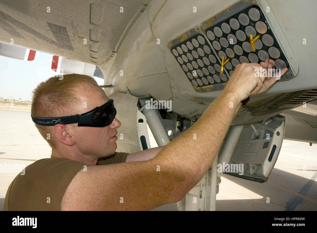 Decoy flare hires stock photography and images Alamy