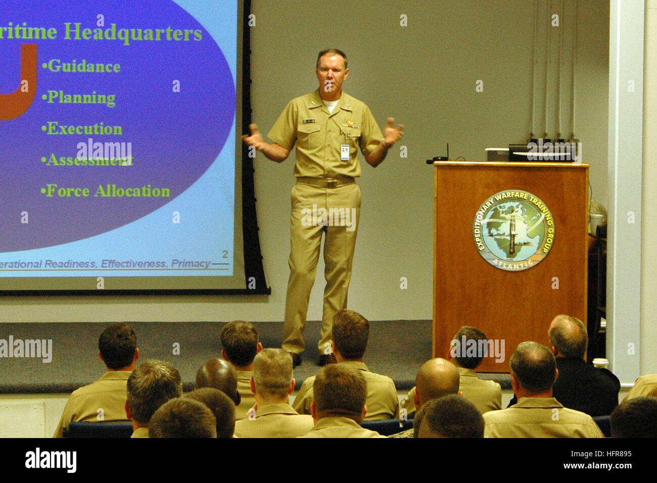 060627-N-0924R-041 Norfolk, Va. (June 27, 2006) - Commander, 2nd Fleet, Vice Adm. Mark P. Fitzgerald, briefs Navy and Marine Corp officers and enlisted personnel at Bataan Expeditionary Strike group (ESG) and 26th Marine Expeditionary Unit (MEU) Planning Workshop held at Naval Amphibious Base Little Creek, Va. The workshop prepared the Bataan ESG and 26th MEU for their upcoming deployment. U.S. Navy photo by Lithographer Seaman Cory Rose (RELEASED) US Navy 060627-N-0924R-041 Commander, 2nd Fleet, Vice Adm. Mark P. Fitzgerald, briefs Navy and Marine Corp officers and enlisted personnel at Bataa Stock Photo