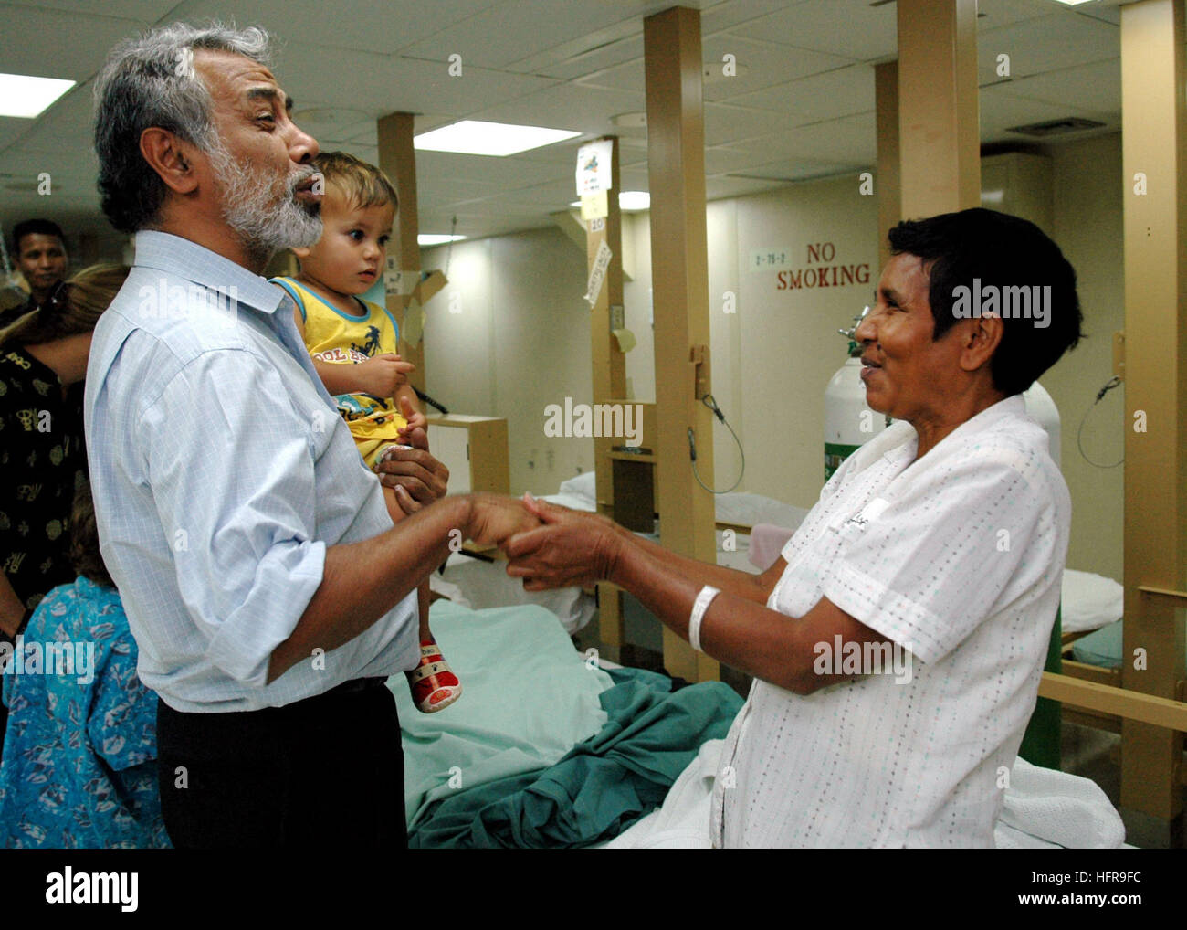 060830-N-3714J-046 Dili, Timor Leste (Aug. 30, 2006) - President of the Democratic Republic of Timor Leste, Xanana Gusmao, visits with a patient aboard Military Sealift Command (MSC) hospital ship USNS Mercy (T-AH 19), during a tour of the ship. Mercy is anchored off the coast to provide humanitarian, medical and civic assistance to Dili residents Mercy is in the fourth month of her five-month humanitarian and civic assistance deployment to South and Southeast Asia where her crew has already treated thousands of people. Mercy's mission is being carried out by volunteers from Project HOPE and A Stock Photo