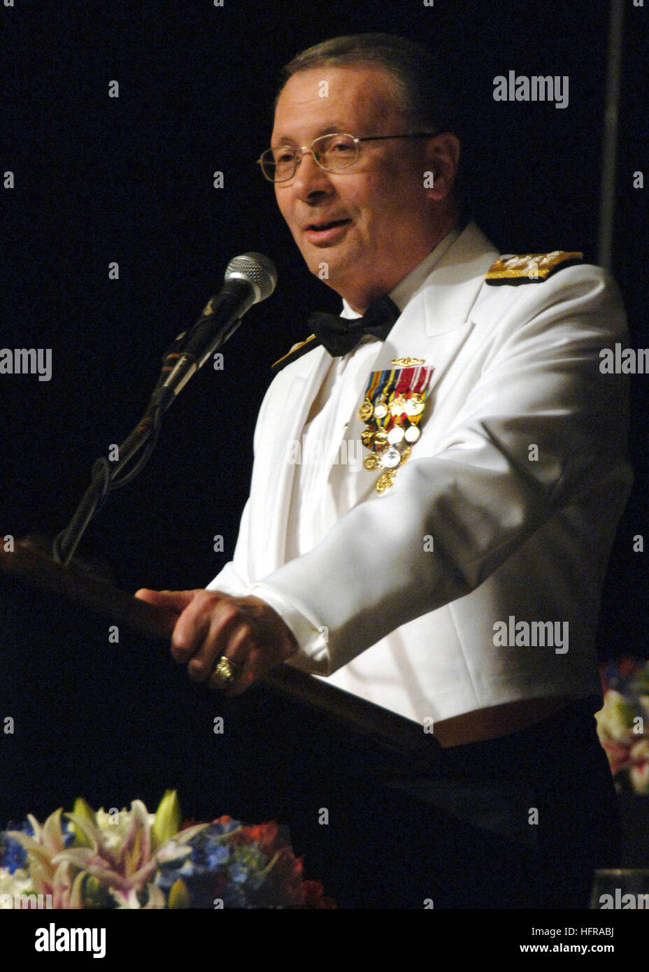 061017-N-1132M-139 Gulfport, Miss. (Oct. 17, 2006) - Vice chairman of the Joint Chiefs of Staff, Adm. Edmund P. Giambastiani Jr., addresses guest at the Mississippi Gulf Coast's 28th annual Salute to the Military. The Salute to the Military, sponsored by the Mississippi Gulf Coast Chamber of Commerce, recognizes the significant contributions area military installations and personnel make to the Gulf Coast community. U.S. Navy photo by Mass Communication Specialist 1st Class Sean Mulligan (RELEASED) US Navy 061017-N-1132M-139 Vice chairman of the Joint Chiefs of Staff, Adm. Edmund P. Giambastia Stock Photo