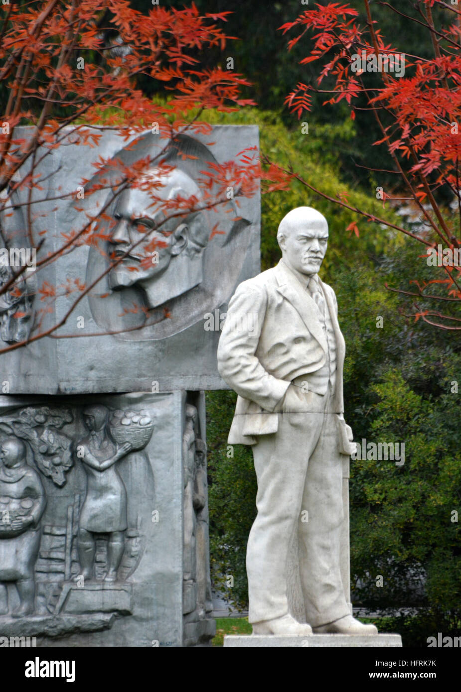 Statues of Lenin, Garden of the Fallen Heroes, Moscow, Russia Stock ...