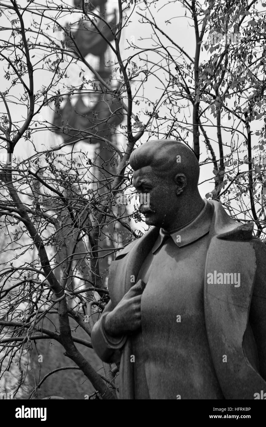 The broken statue of Stalin in the Garden of Fallen Heroes, Moscow, Russia Stock Photo