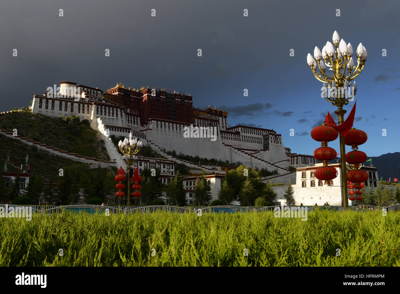 Potala Palace in Lhasa Tibet Stock Photo - Alamy