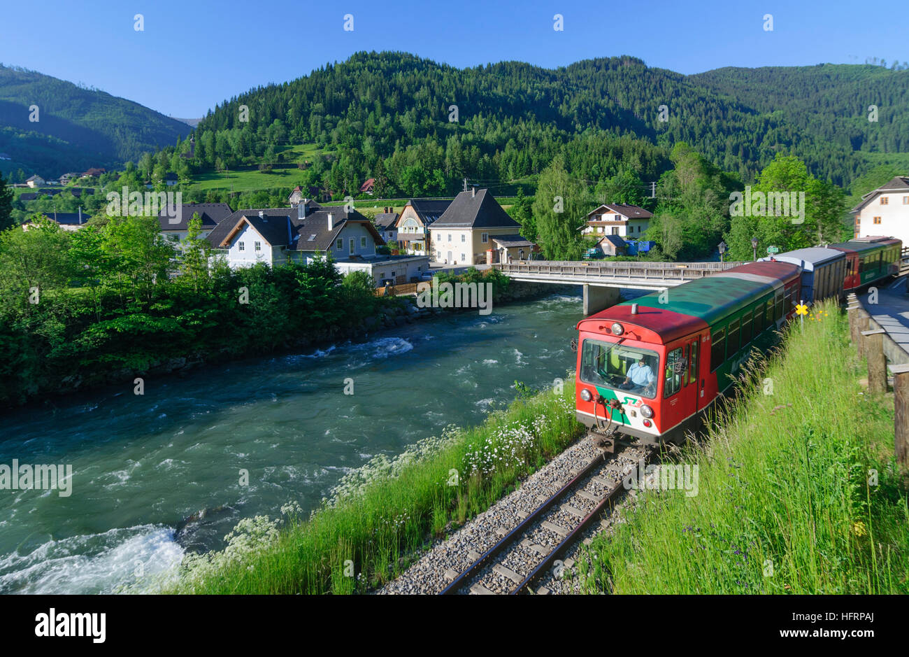 Predlitz-Turrach: railcar of the Murtalbahn next to river Mur, Murtal, Steiermark, Styria, Austria Stock Photo