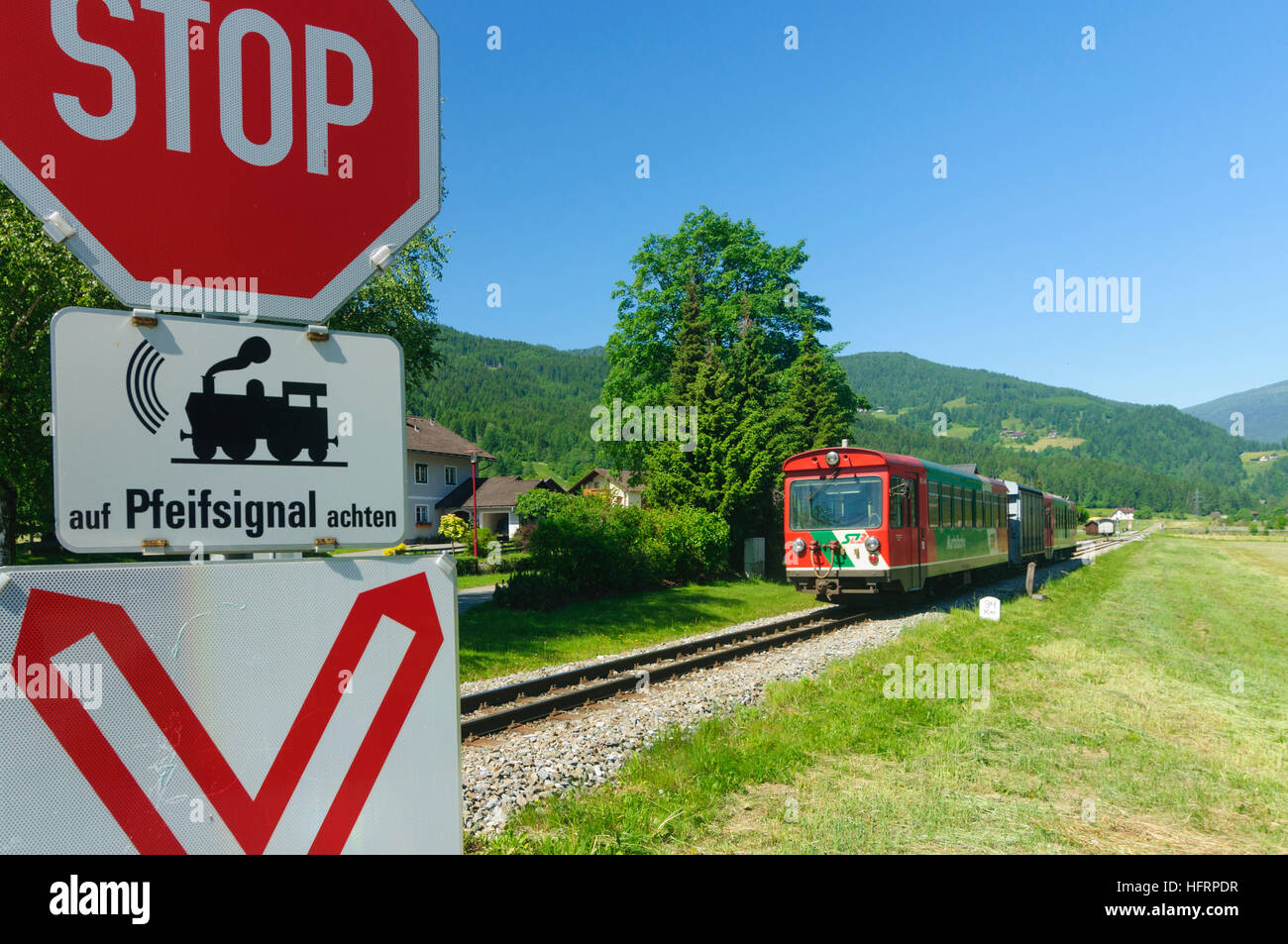 Sankt Georgen ob Murau: train Murtalbahn, railroad crossing, Murtal, Steiermark, Styria, Austria Stock Photo