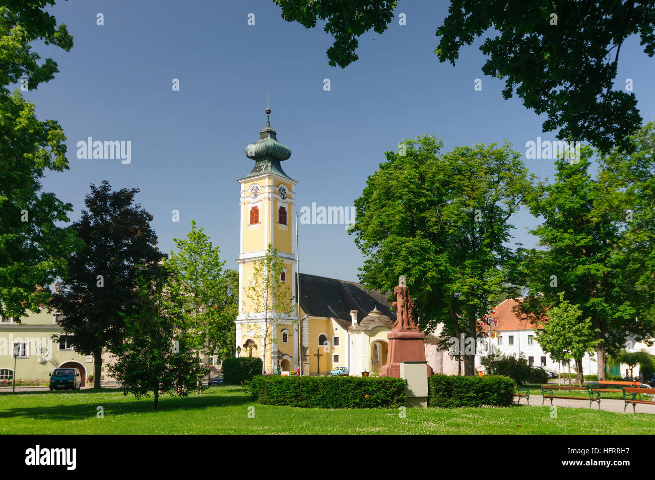 Hadersdorf-Kammern: market square with parish church, Waldviertel, Niederösterreich, Lower Austria, Austria Stock Photo