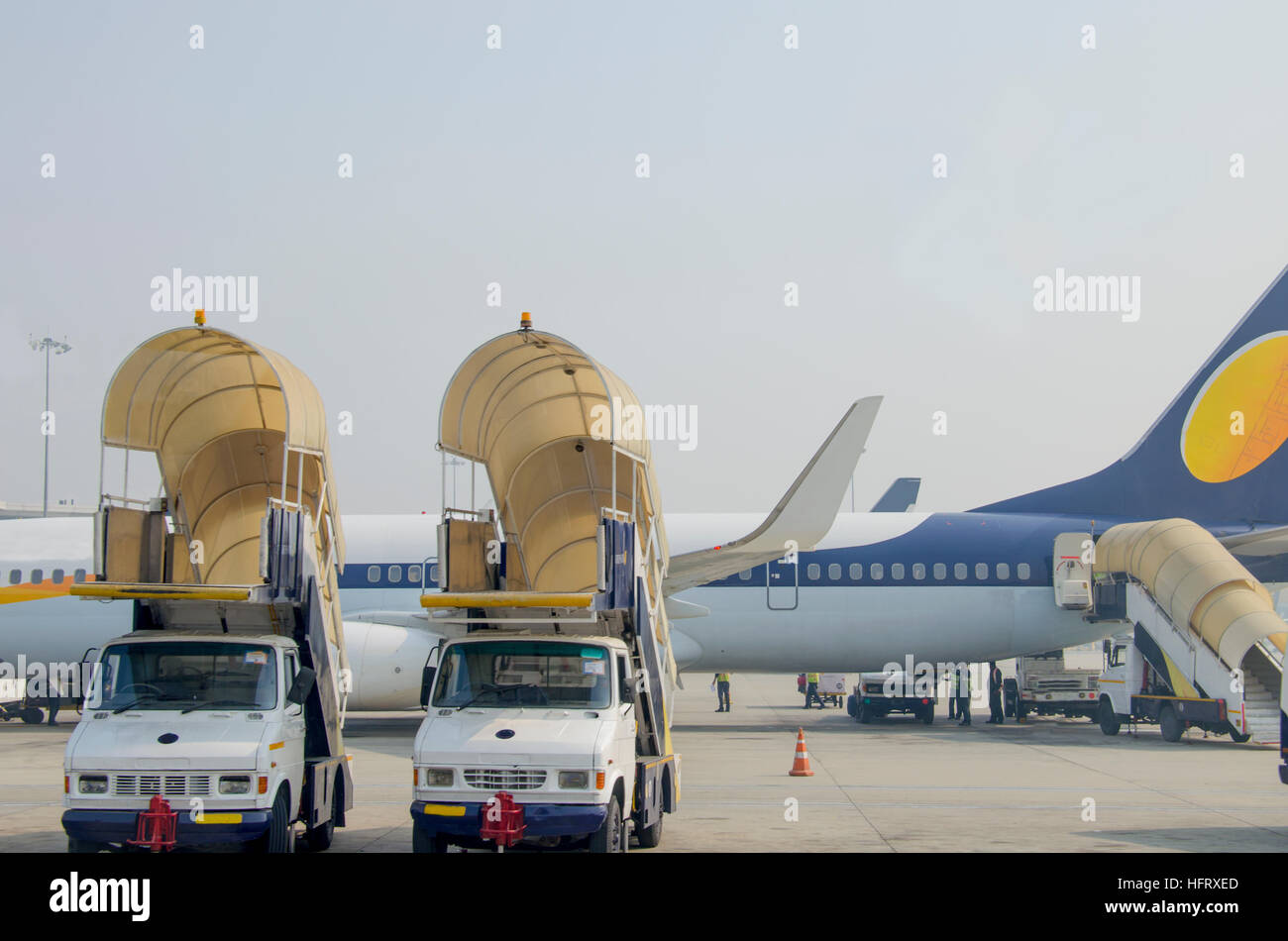 the vehicle the plane it is worth flying,a travel, costs, flight