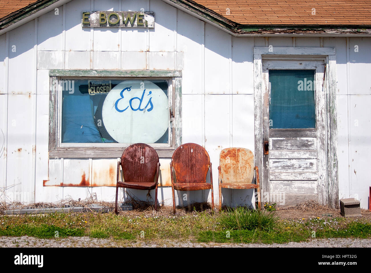 Front View Of Ed S Garage Retro Gas Station Stock Photo 130221688