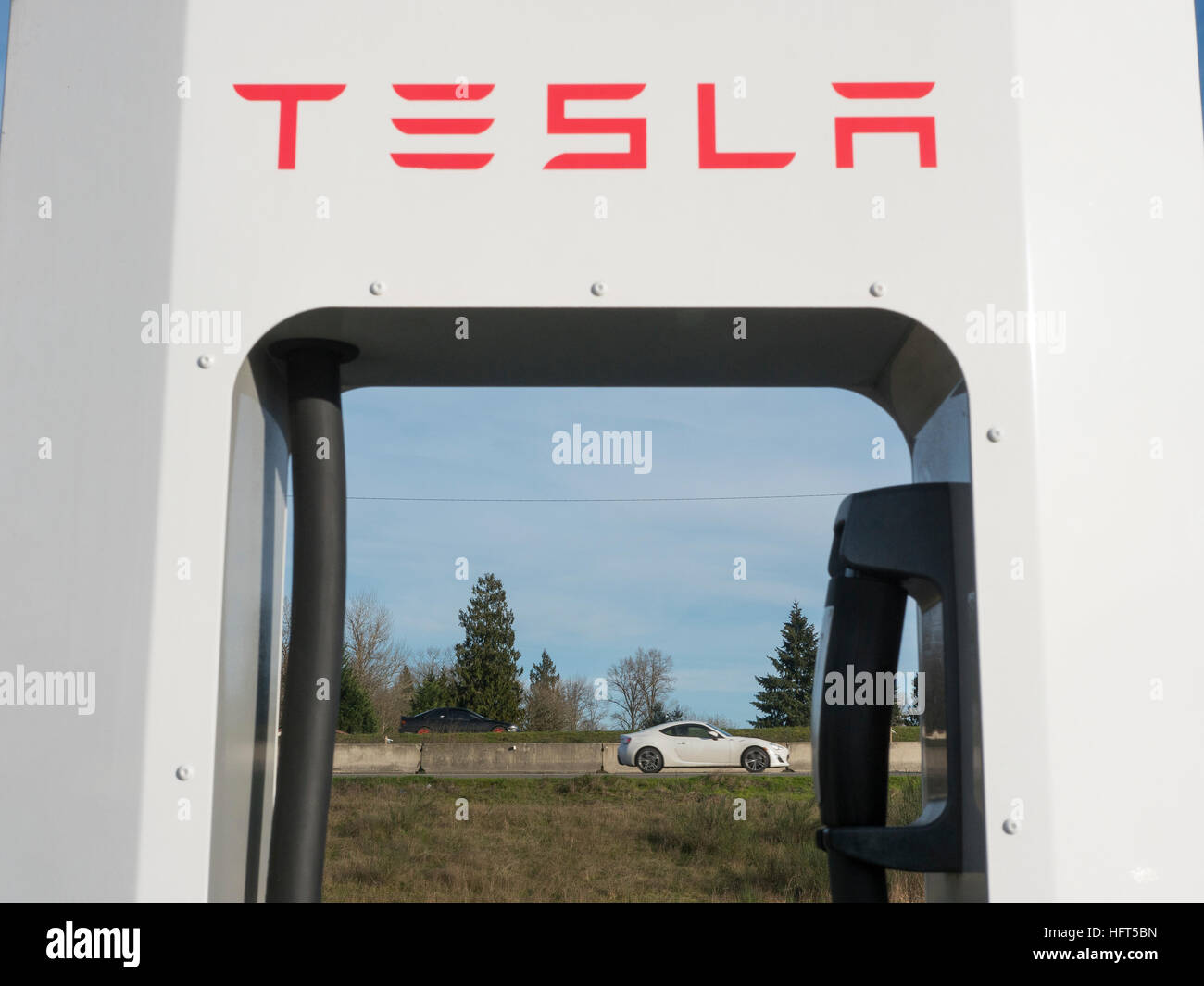 Tesla Supercharging Stations to be as ubiquitous as McDonalds