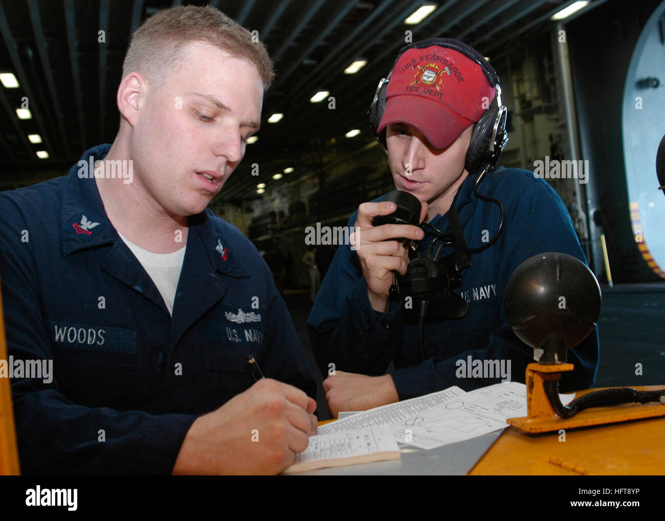 061101-N-7292N-036 Norfolk, Va. (Nov. 1, 2006) - Damage Controlman Fireman John Bukovinsky relays a message through the ship's sound powered phone system as Damage Controlman 2nd Class Andrew Woods annotates the message during damage control competition events held on board the amphibious assault ship USS Kearsarge (LHD 3) in support of Surface Line Week. U.S. Navy photo by Mass Communication Specialist 3rd Class Christen R. Nicholas (RELEASED) US Navy 061101-N-7292N-036 Damage Controlman Fireman John Bukovinsky relays a message through the ship's sound powered phone system Stock Photo