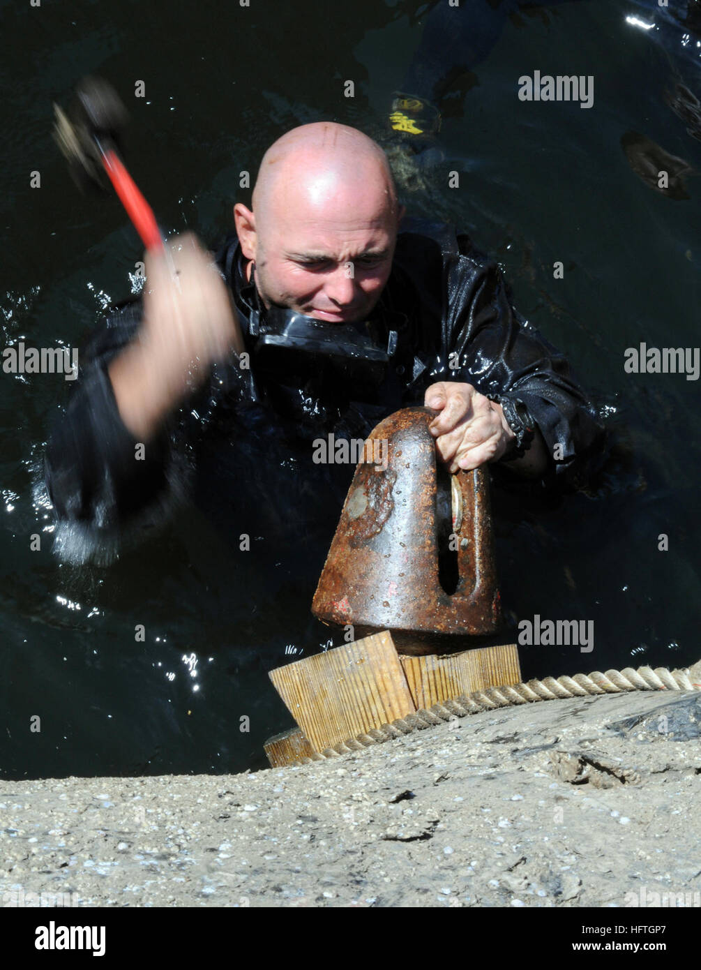 Sub diving hi-res stock photography and images - Page 36 - Alamy