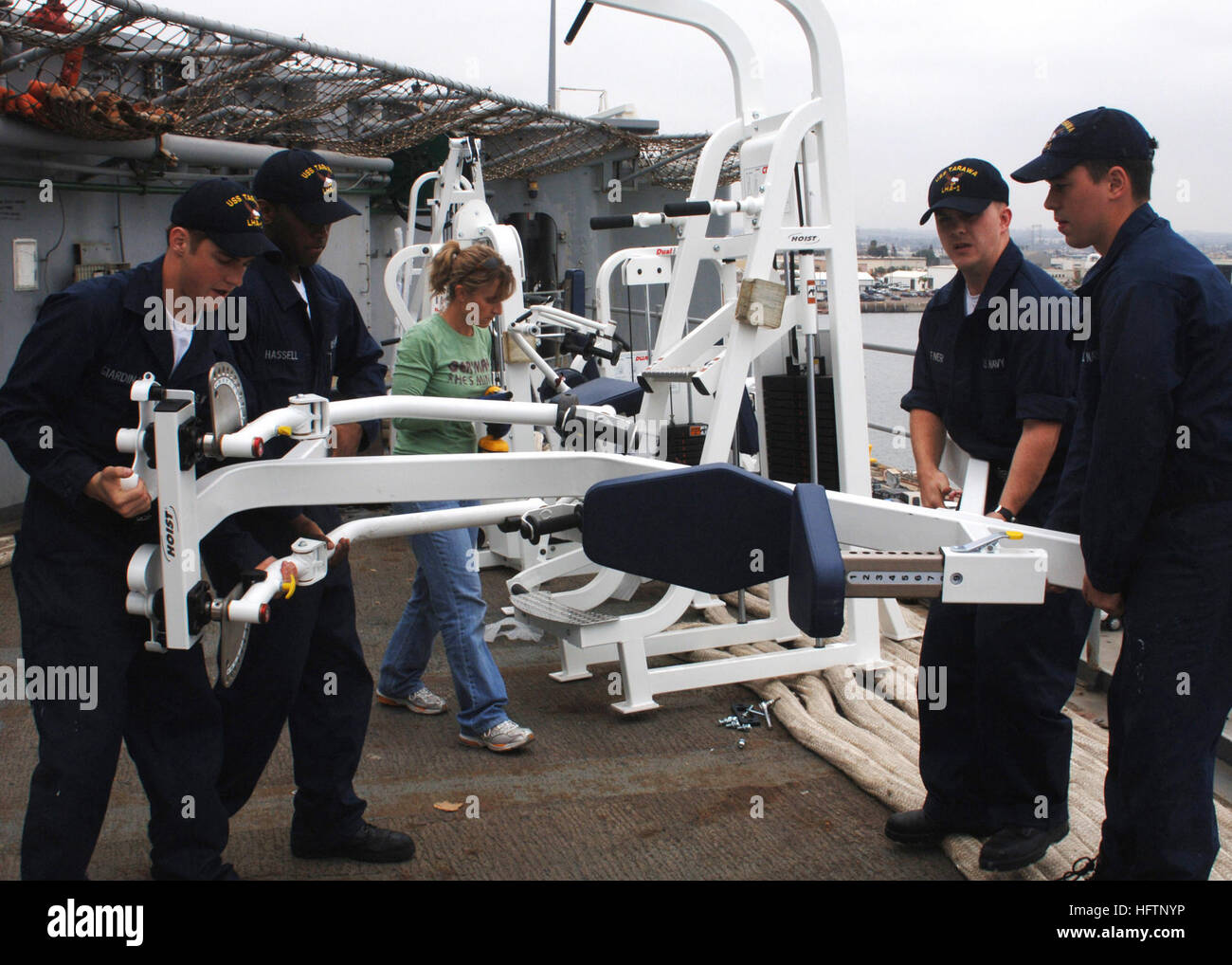 Amphibious assault ship uss tarawa lha1 hires stock photography and