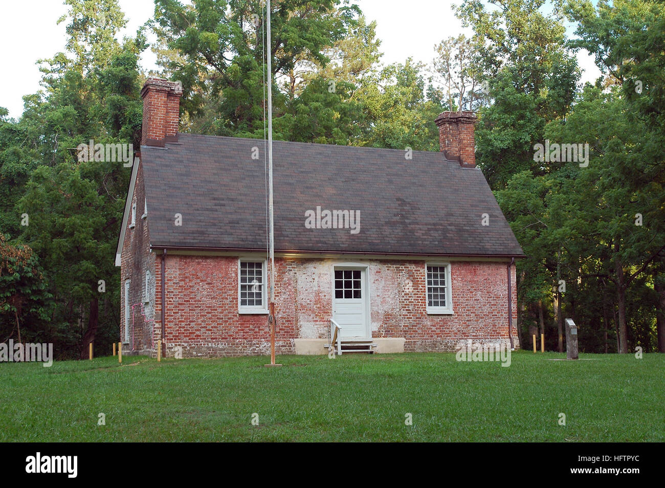 080801-N-0000X-001 WILLIAMSBURG, Va. (Aug. 1, 2008) File photo of the Lee House, the only original plantation house still standing on Naval Weapons Station Yorktown. Also known as Kiskiack, named after the American Indian tribe in the area, the Lee House was built circa 1650 on land granted to Richard and Henry Lee. The house was kept in the Lee family for nine generations until the government took it over in 1918. Today, the Lee House remains where it originally stood, preserved as part of the Virgina Historic Landmark registry. (U.S. Navy photo by Mark Piggott) US Navy 080801-N-3312P-001 Fil Stock Photo