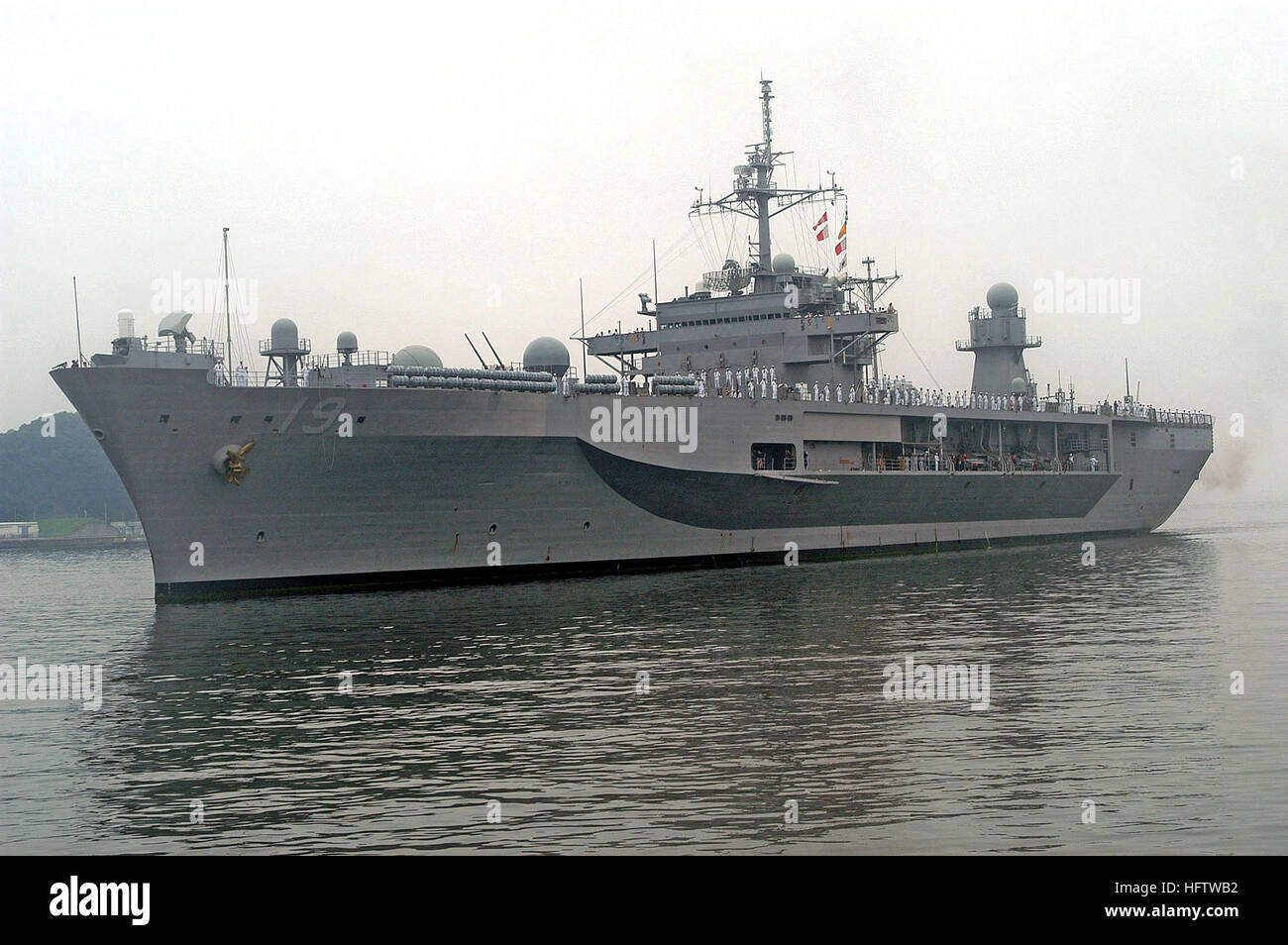 070723-N-1883H-003 YOKOSUKA, Japan (July 23, 2007) - Amphibious command ...