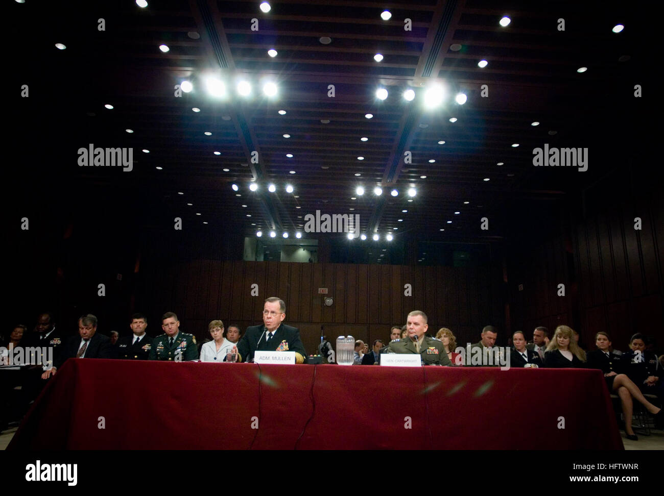 070731-N-0696M-092 WASHINGTON (July 31, 2007) - Chief of Naval Operations (CNO) Adm. Mike Mullen and Commander, U.S. Strategic Command, Gen. James E. Cartwright testify before the Senate Armed Services Committee during their confirmation hearing for appointment to Chairman and Vice Chairman of the Joint Chiefs of Staff at Hart Senate Office Building. U.S. Navy photo by Mass Communication Specialist 1st Class Chad J. McNeeley (RELEASED) US Navy 070731-N-0696M-092 Chief of Naval Operations (CNO) Adm. Mike Mullen and Commander, U.S. Strategic Command, Gen. James E. Cartwright testify before the S Stock Photo